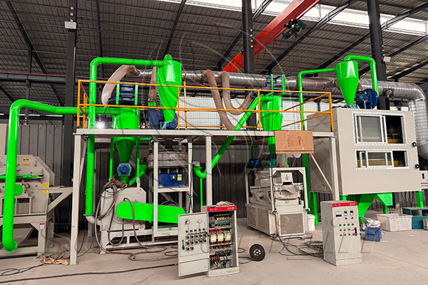 Un cliente coreano visita Sure Origin Group para adquirir una máquina de reciclaje de PCB