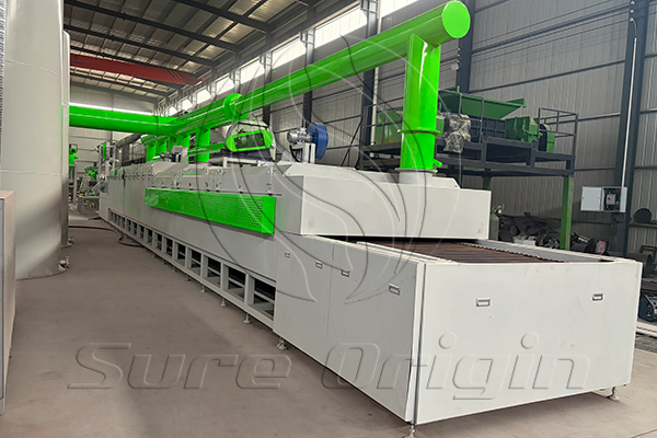 Clientes indios visitan Sure Origin Group para inspeccionar la máquina de reciclaje de paneles solares