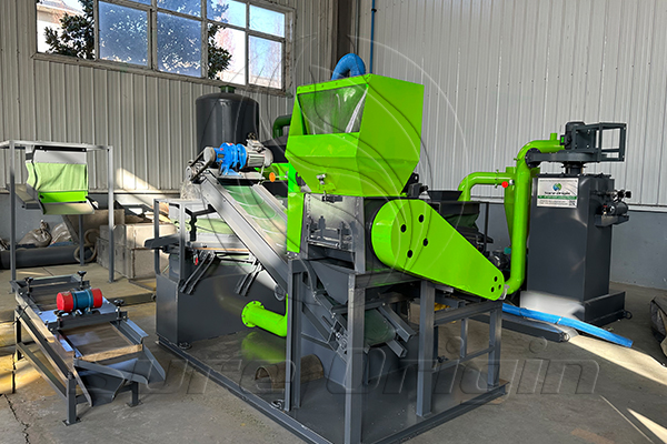 Clientes de EE. UU. visitan Sure Origin Group para inspeccionar la máquina de reciclaje de cables de cobre