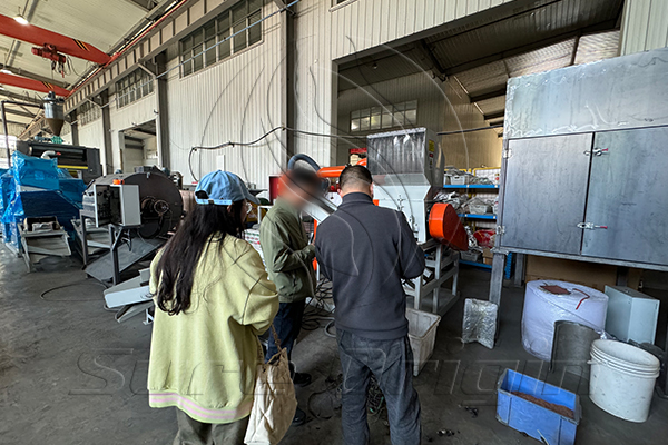 Clientes de la máquina de reciclaje de alambre de cobre Jiangxi