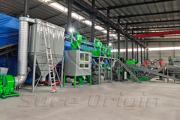 Cliente de Singapur visita nuestras instalaciones para conocer nuestros equipos de reciclaje de PCB y soluciones para el reciclaje de paneles fotovoltaicos