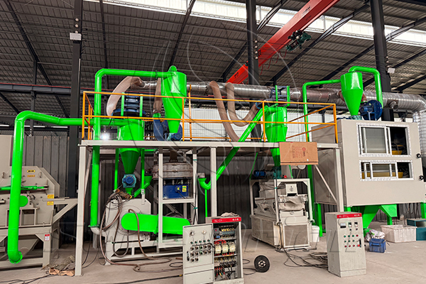 Clientes españoles de Sure Origin Group inspeccionan su primer equipo de reciclaje de PCB en nuestra fábrica de Zhengzhou Clientes españoles de Sure Origin Group inspeccionan su primer equipo de reciclaje de PCB en nuestra fábrica de Zhengzhou