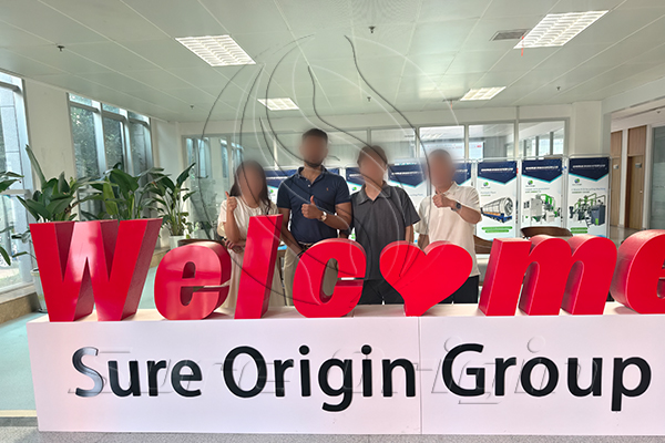 Clientes indios de Sure Origin Group visitan nuestra fábrica en Zhengzhou para inspeccionar equipos de reciclaje de baterías de litio de 300 kg/h Clientes indios de Sure Origin Group visitan nuestra fábrica en Zhengzhou para inspeccionar equipos de reciclaje de baterías de litio de 300 kg/h